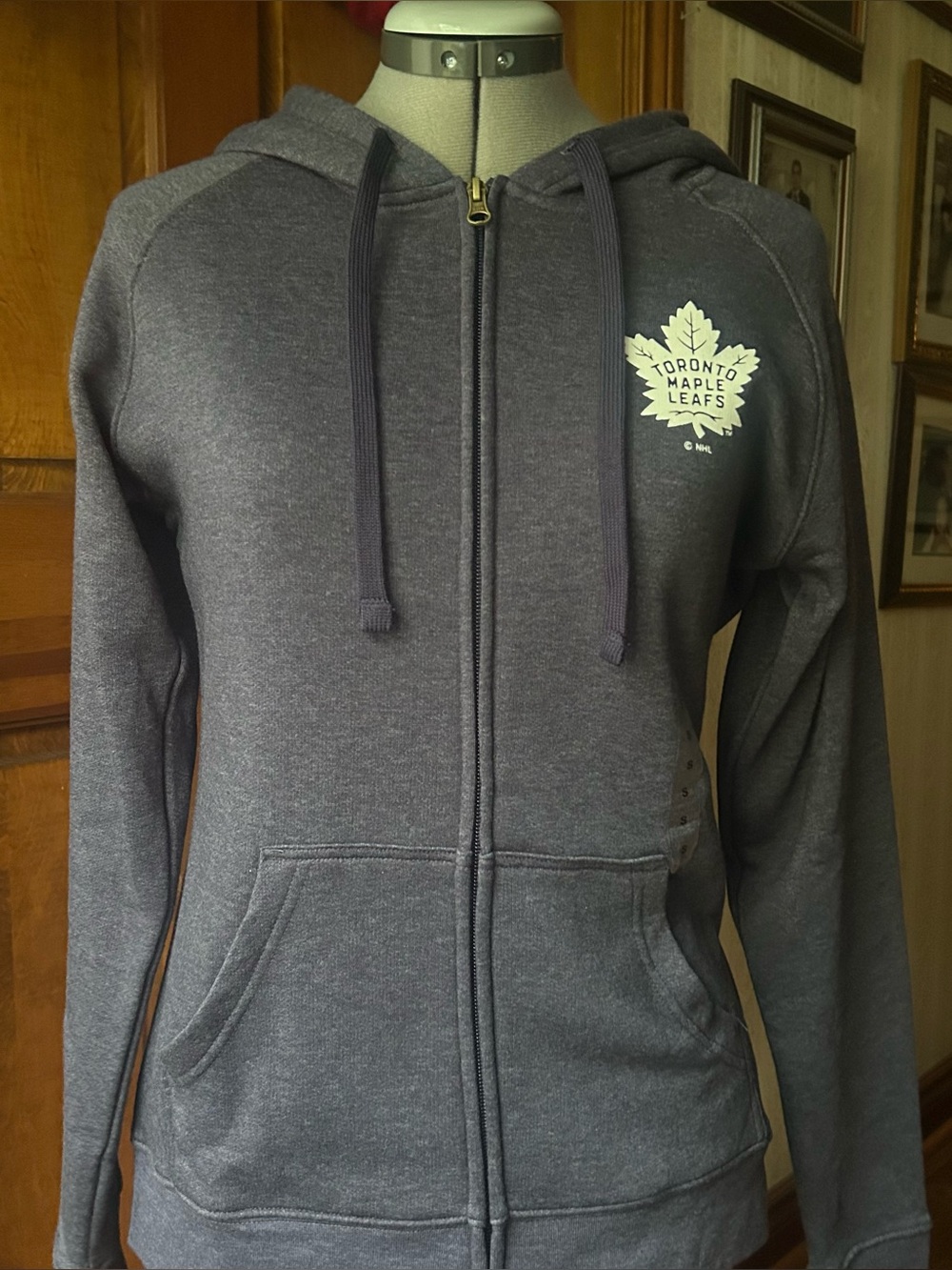 NWT Official NHL Maple Leafs Sweater